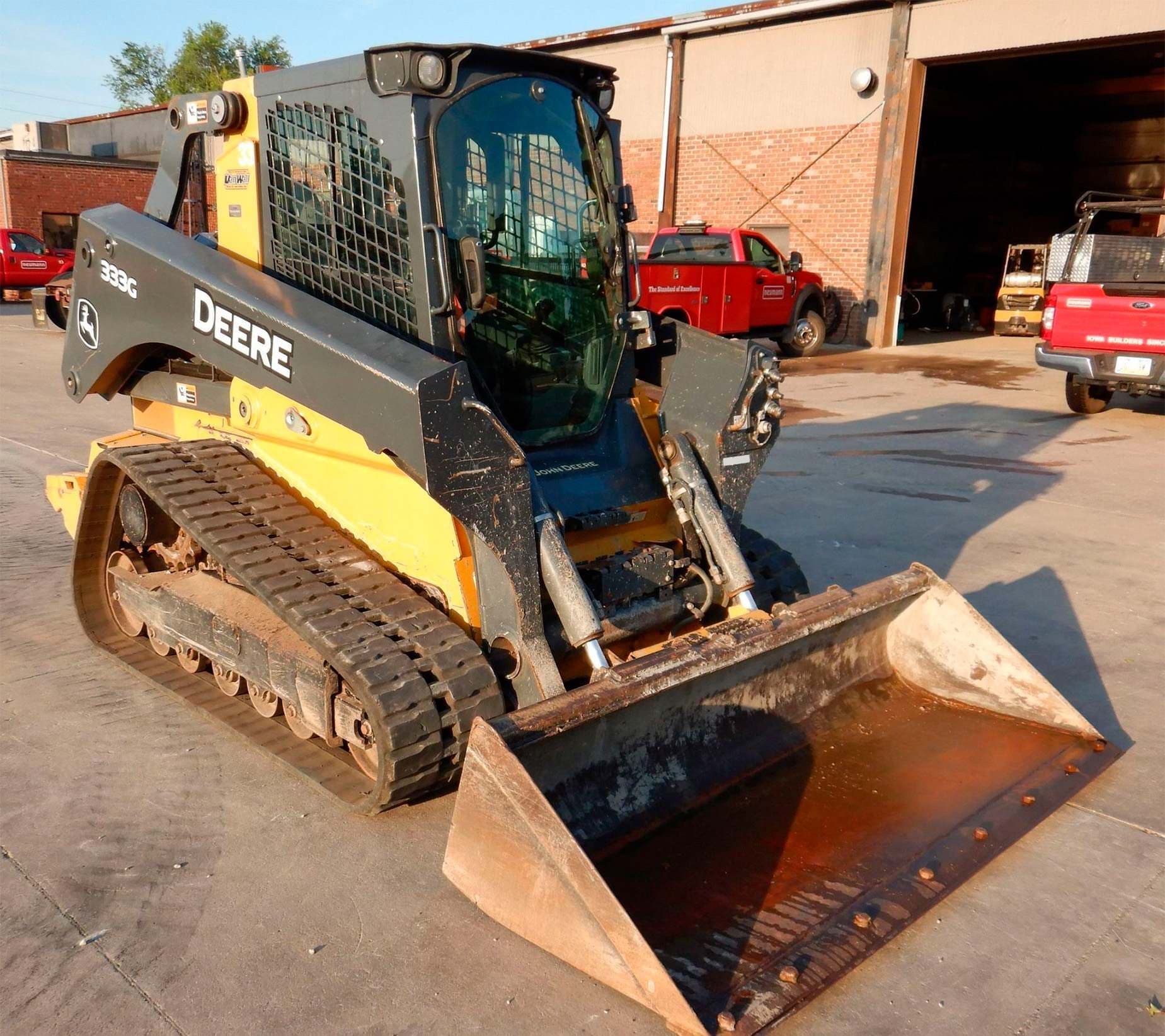 2016 John Deere 333G