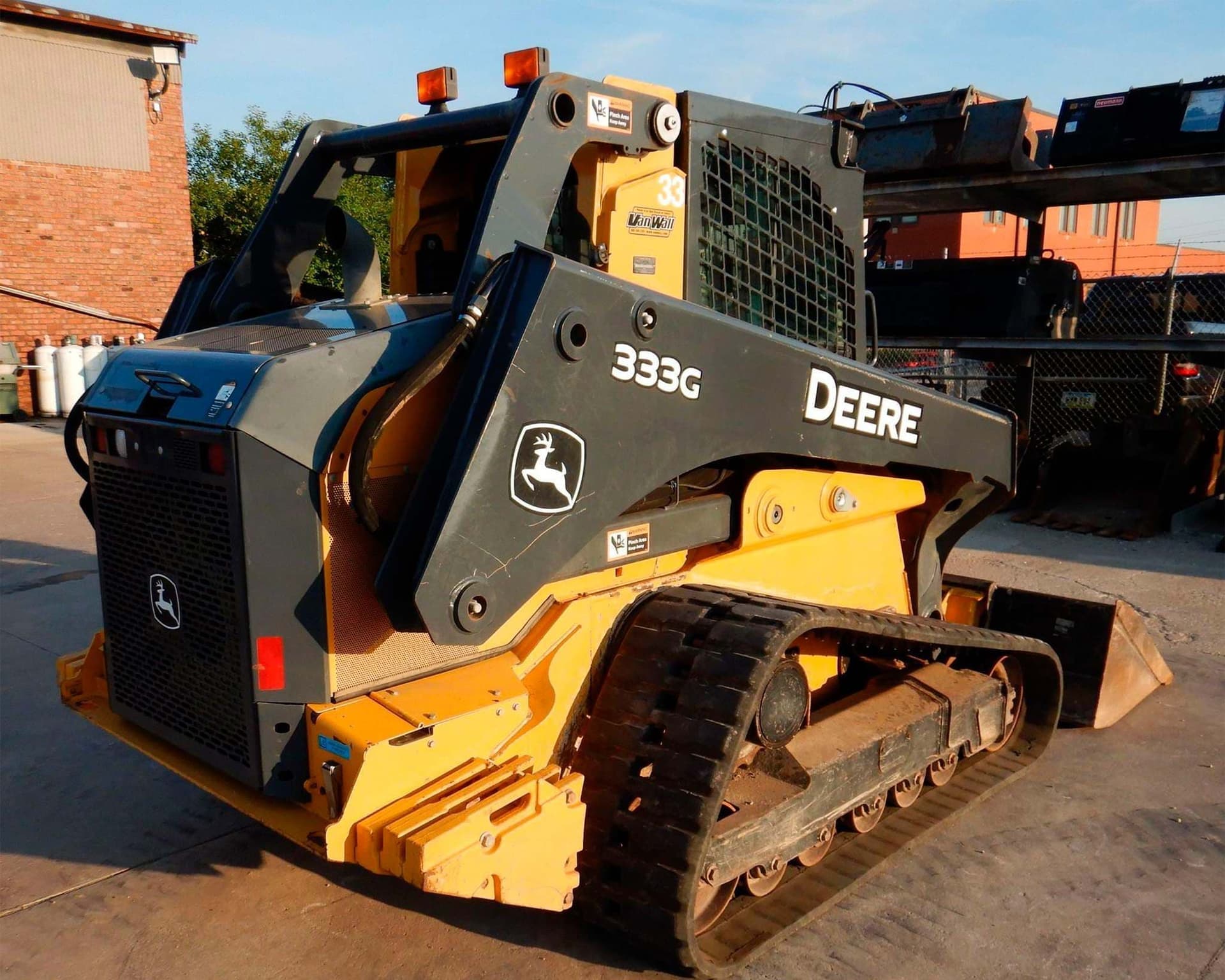 2016 John Deere 333G