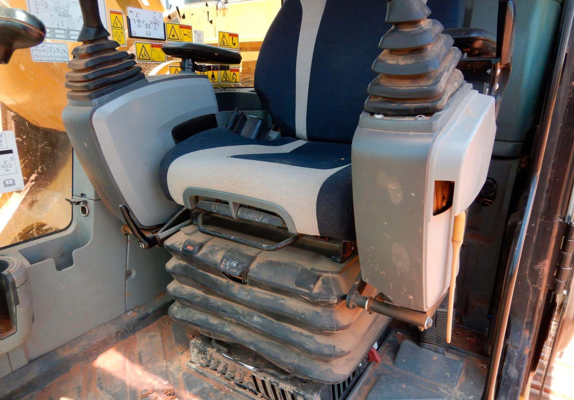 2018 Caterpillar 330FL