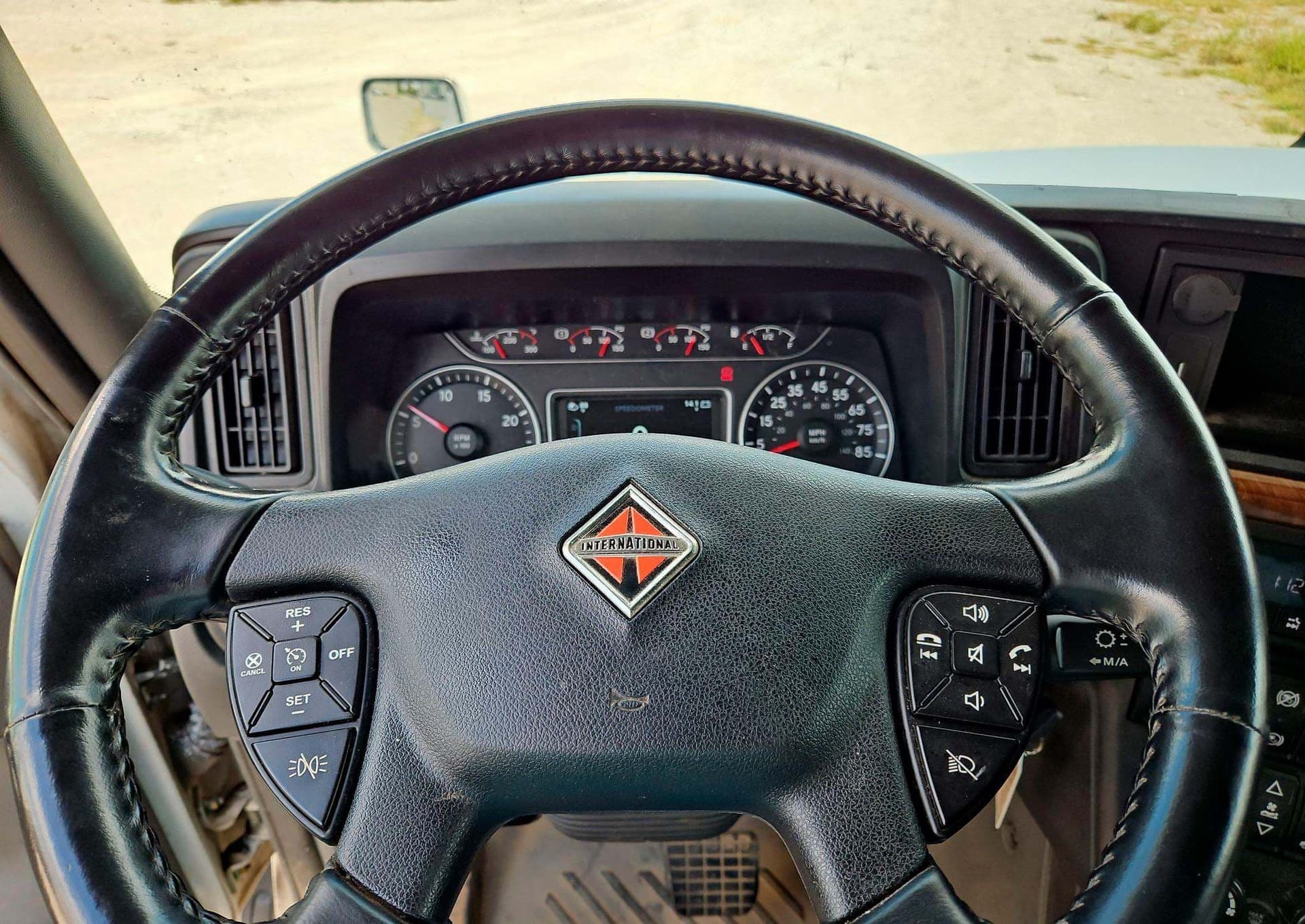2022 International LT625
